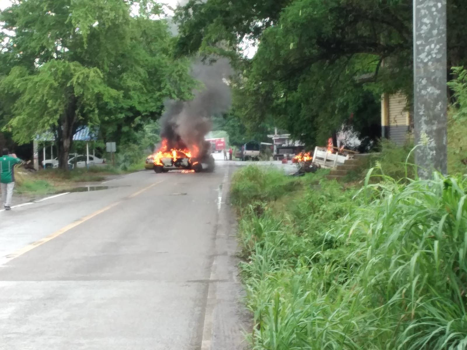 Queman Patrulla Y Veh Culos En Tantoyuca Por Asesinato De Activista