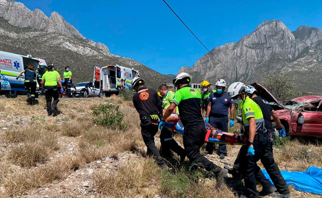 Volcadura Deja Sin Vida A Dos Personas Y Al Menos Seis Lesionados En