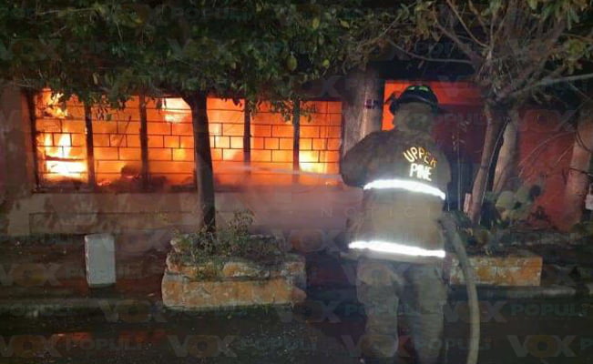 Fuerte incendio arrasa con vivienda en Río Bravo