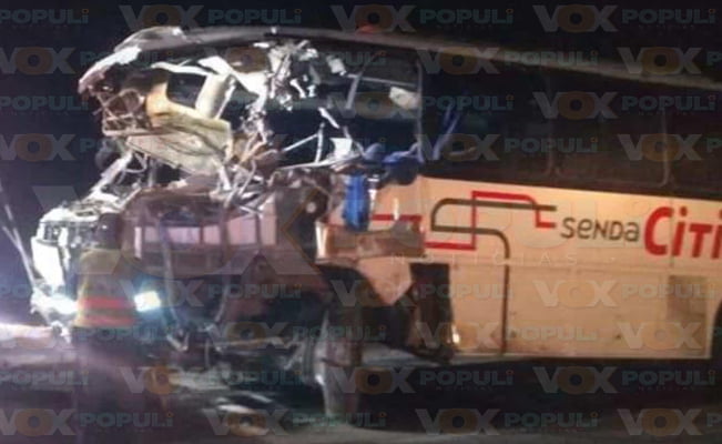 Choque entre camioneta y autobús deja dos lesionados en Río Bravo