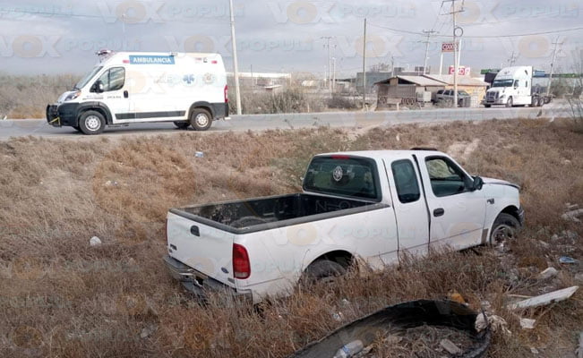 Encuentra la muerte tras volcar aparatosamente su camioneta en NLD
