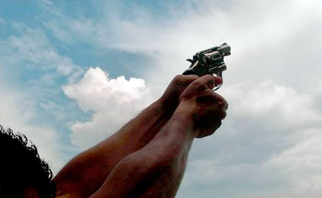 Karma: dispara al aire y su bala perdida lo mata