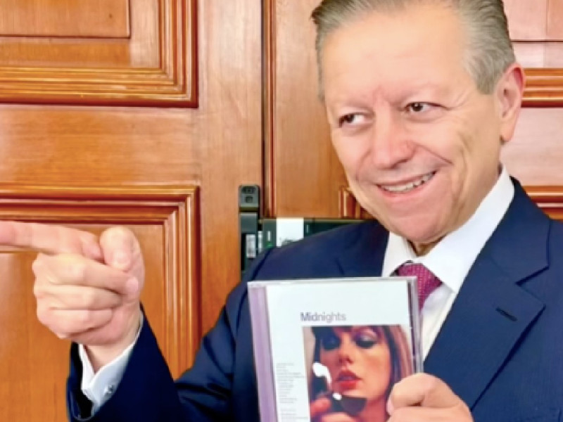 ¡Fan declarado! Arturo Zaldívar muestra su emoción por la visita de Taylor Swift a México