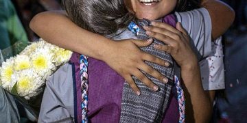 Conmovedor: vuelven a ver a su hijo después de 25 años