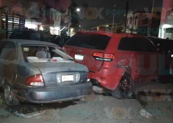 Aparatoso choque múltiple en Tampico, Tamaulipas, deja una mujer lesionada