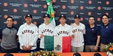 Astros firman prospectos mexicanos