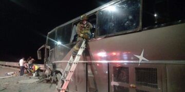 Autobús sufrió accidente en supercarretera Durango-Mazatlán