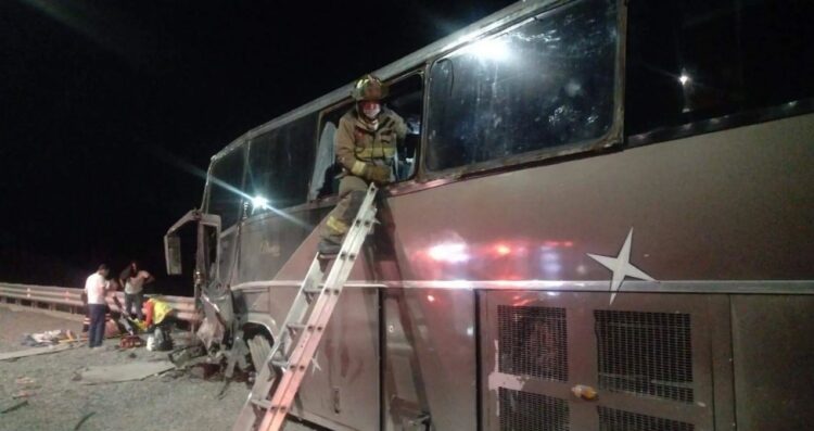 Autobús sufrió accidente en supercarretera Durango-Mazatlán