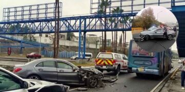 Automovilista se impacta contra camión urbano en la Av. Morones Prieto en San Pedro, NL; hay un lesionado