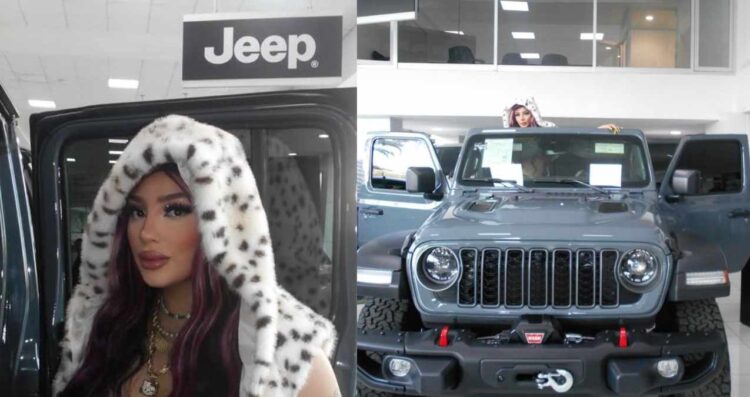 Bellakath presume en redes sociales su nueva camioneta