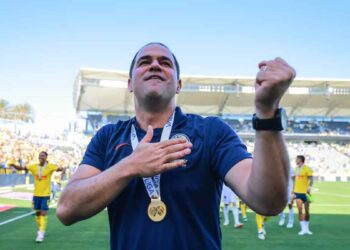 Botafogo busca fichar a André Jardine y enfrenta una cláusula millonaria