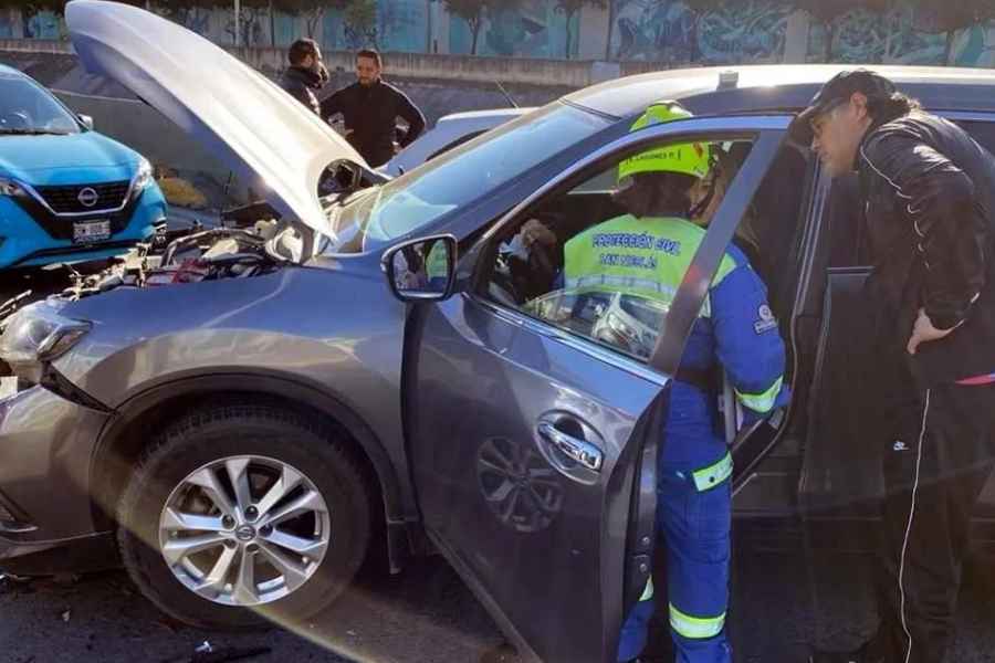 Carambola entre 4 vehículos deja dos heridos en San Nicolás, Nuevo León 