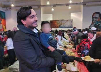 Celebra Carlos Peña Ortiz, Día de Reyes en Reynosa con rosca, regalos y rifa