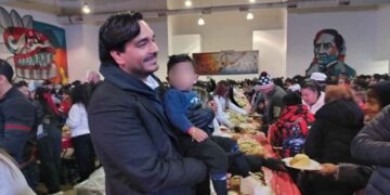 Celebra Carlos Peña Ortiz, Día de Reyes en Reynosa con rosca, regalos y rifa