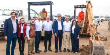 Celebran Gobernador Américo Villarreal Anaya y Alcalde de Reynosa Carlos Peña Ortiz, acuerdos en materia económica y generación de empleo