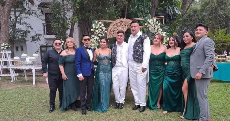 Celebran primera boda entre personas del mismo sexo en Santa Engracia