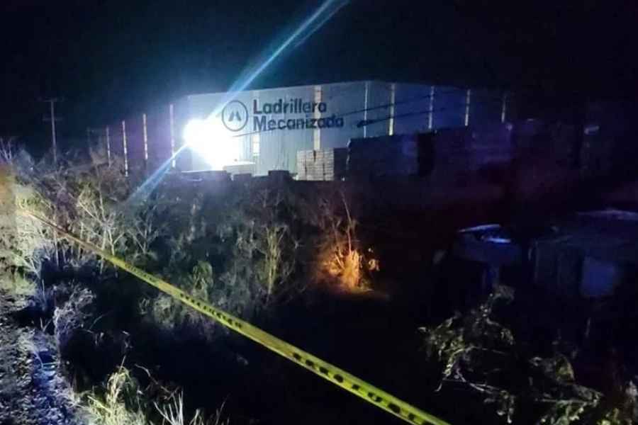 Chofer de transporte de personal se lesiona al volcar en la Carretera Miguel Alemán