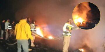 Chofer muere calcinado dentro de un tráiler tras volcar en la carretera Mante-Tampico