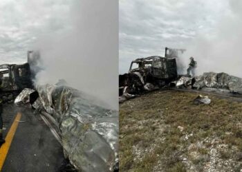 Choque e incendio de 2 tráileres provoca el cierre de la Autopista Monterrey-Laredo