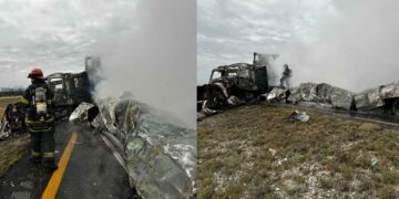 Choque e incendio de 2 tráileres provoca el cierre de la Autopista Monterrey-Laredo