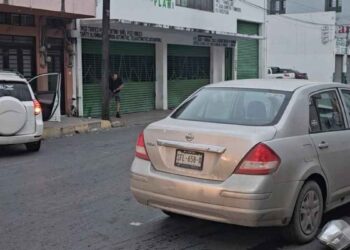 Choque en Monterrey, Nuevo León, provoca fuga de gas y deja una mujer lesionada
