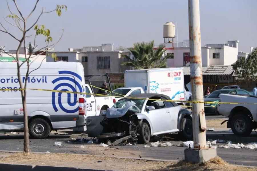 Choque entre 2 automóviles en Tlajomulco, Jalisco, deja un muerto y tres heridos