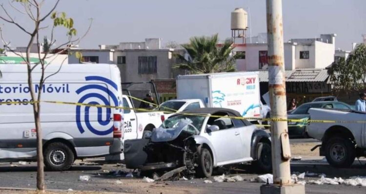 Choque entre 2 automóviles en Tlajomulco, Jalisco, deja un muerto y tres heridos