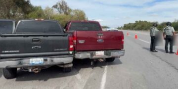Choque entre 2 camionetas en la carretera a Victoria deja una mujer lesionada