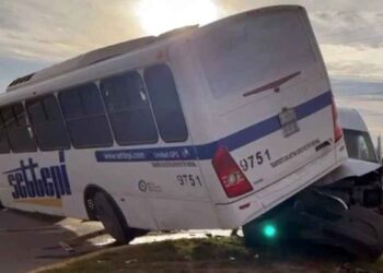 Choque entre camión y vehículo en la carretera Ciénega de Flores-Salinas Victoria deja 8 lesionados