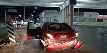 Choque por alcance en avenida Eva Sámano deja daños materiales en Nuevo Laredo, Tamaulipas