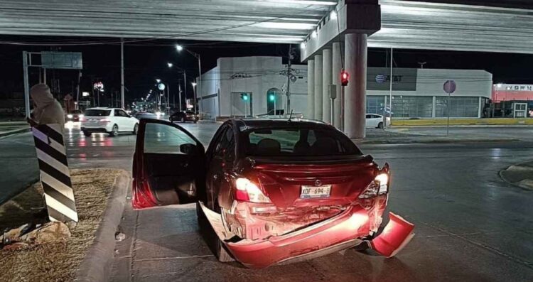 Choque por alcance en avenida Eva Sámano deja daños materiales en Nuevo Laredo, Tamaulipas