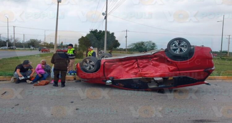 Choque y volcadura deja 5 heridos en Cd. Victoria, Tamaulipa