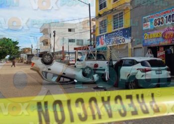 Choque y volcadura generan caos vial en transitado cruce de Ciudad Madero, Tamaulipas