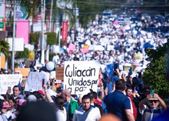 Ciudadanos marcha por la paz en Culiacán y exigen el fin de la violencia