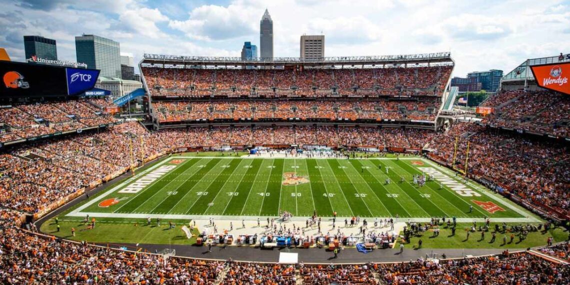 Cleveland lucha por mantener a los Browns en su estadio: Presenta demanda