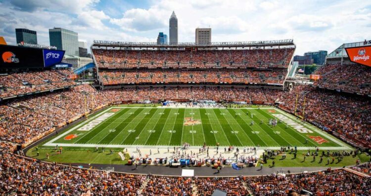 Cleveland lucha por mantener a los Browns en su estadio: Presenta demanda