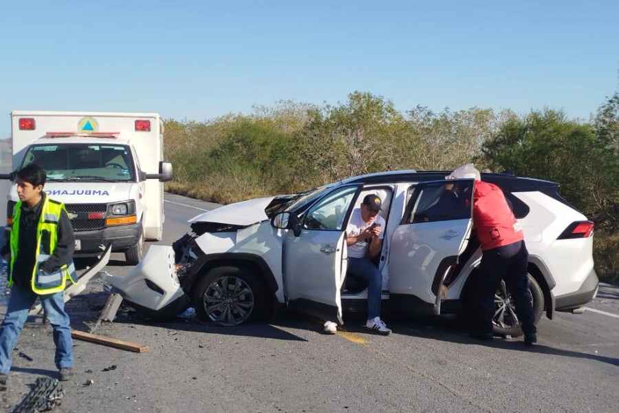 Colisión con volcadura en libramiento de San Fernando deja 2 heridos