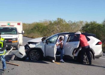Colisión con volcadura en libramiento de San Fernando deja 2 heridos