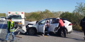 Colisión con volcadura en libramiento de San Fernando deja 2 heridos