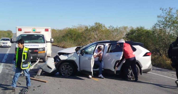 Colisión con volcadura en libramiento de San Fernando deja 2 heridos