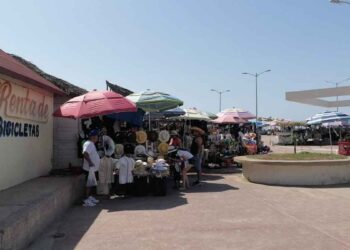 Comerciantes de Playa Miramar de Ciudad Madero, respaldan reordenamiento, pero piden más espacios