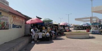 Comerciantes de Playa Miramar de Ciudad Madero, respaldan reordenamiento, pero piden más espacios