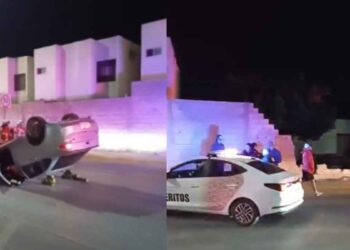 Conductor derriba barda de una casa y vuelca en Torreón, Coahuila