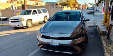 Accidente vehicular en Nuevo Laredo deja daños materiales