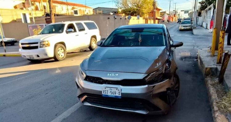Accidente vehicular en Nuevo Laredo deja daños materiales