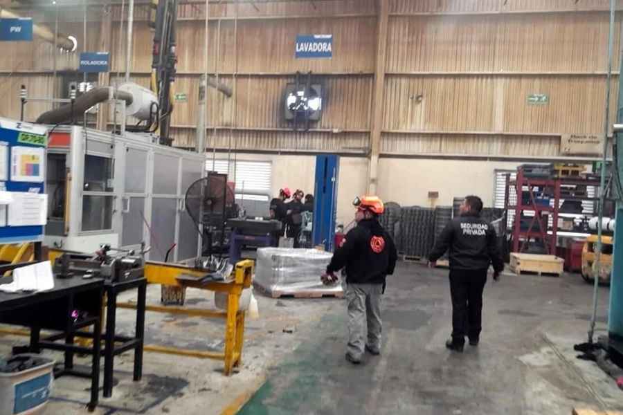 Cortocircuito provoca conato de incendio en empresa de Santa Catarina, NL