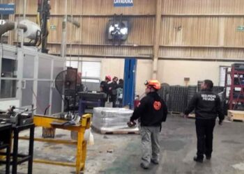 Cortocircuito provoca conato de incendio en empresa de Santa Catarina, NL