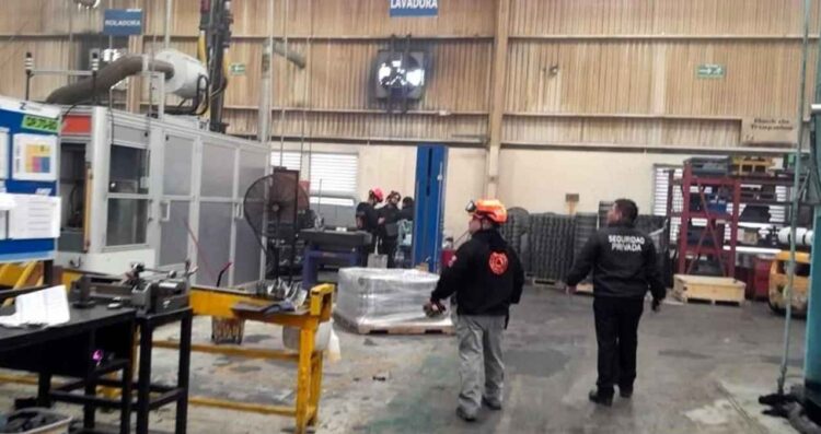 Cortocircuito provoca conato de incendio en empresa de Santa Catarina, NL
