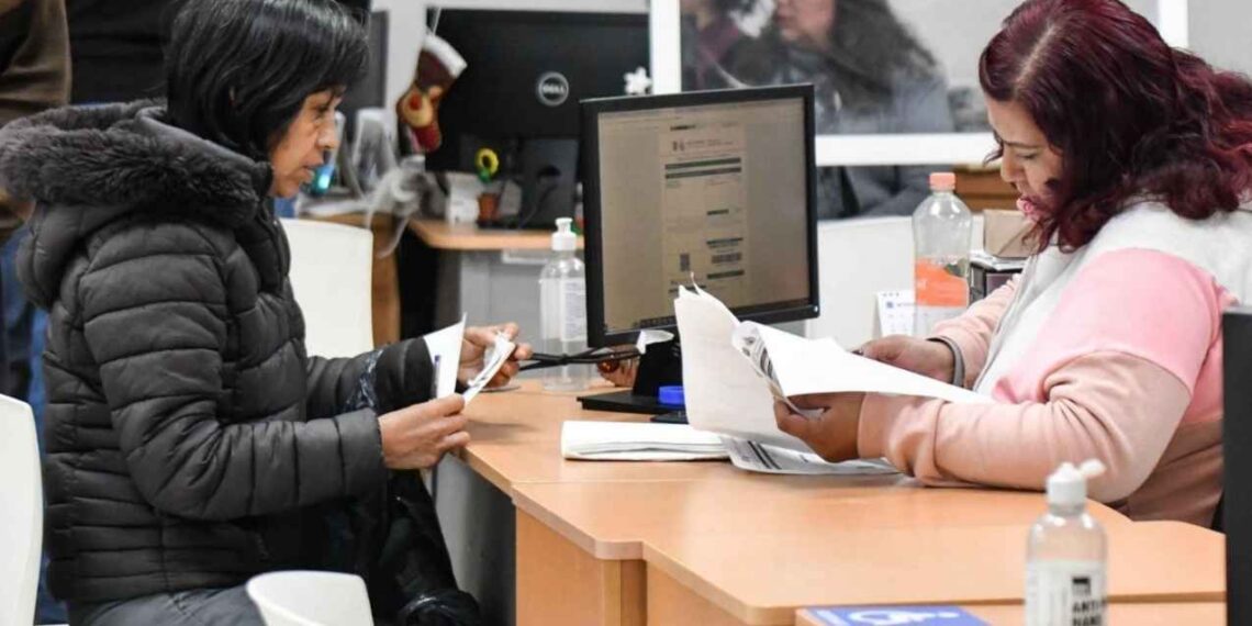 ¿Cómo pueden madres solteras y divorciadas obtener descuentos en predial y agua en CDMX?