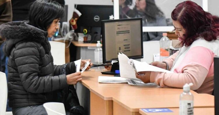 ¿Cómo pueden madres solteras y divorciadas obtener descuentos en predial y agua en CDMX?